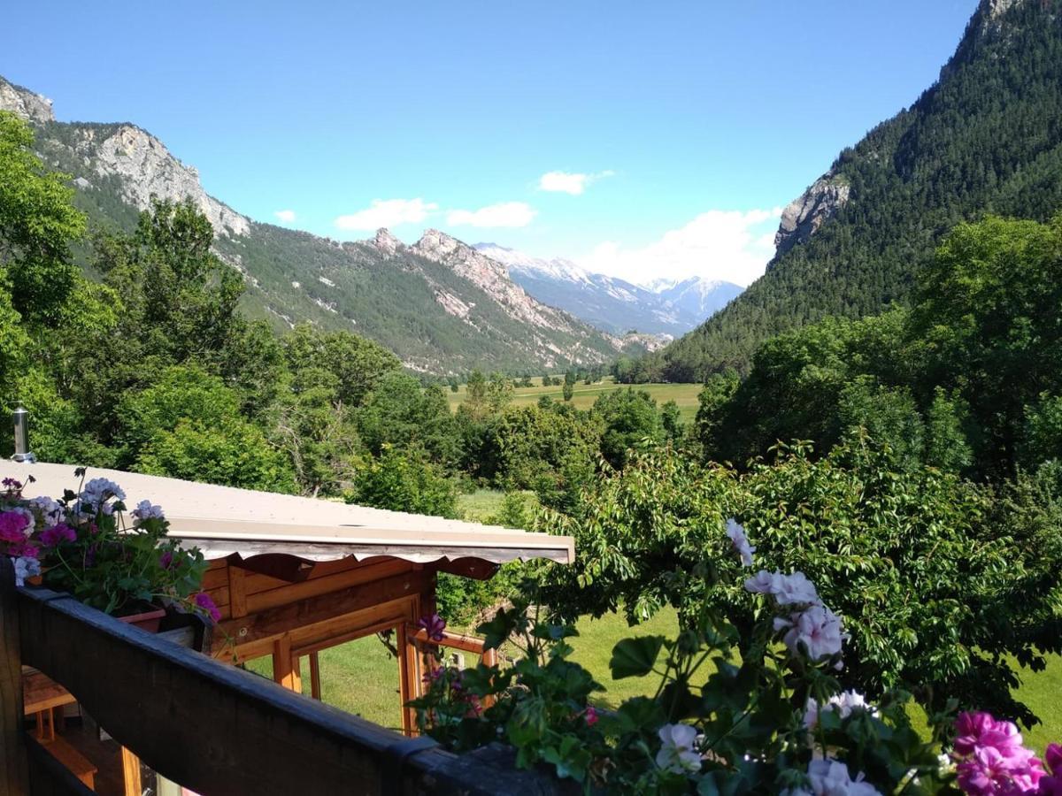 Hotel Restaurant Gites Les 5 Saisons Freissinieres Exterior foto