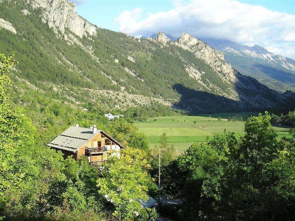 Hotel Restaurant Gites Les 5 Saisons Freissinieres Exterior foto